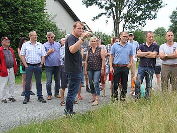 Bei einem Ortstermin hatten die Altanlieger ihre Bedenken gegen die beabsichtigte Oberflächenwassereinleitung vorgebracht. Foto: Archiv/Sonny Adam