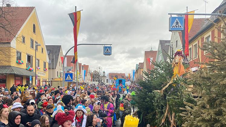 Allersberger Faschingsumzug 2023 mit 20.000 Besuchern