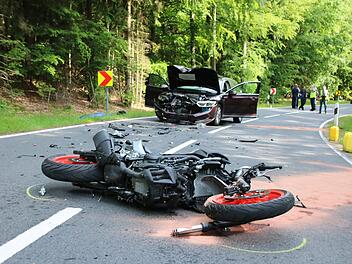 T&ouml;dlicher Motorrad-Unfall in Unterfranken: Ein 80-j&auml;hriger Mann verlor am Sonntag zwischen Zeitlofs-Detter und Heiligkreuz sein Leben. Foto: Ralf Ruppert