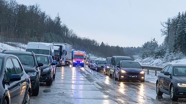 Schnee und Eisglätte sorgen für mehrere Unfälle auf Autobahn