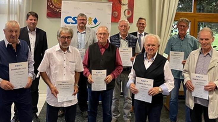Ehrungen langjähriger Mitglieder erfolgten bei  der Mitgliederversammlung des CSU-Ortsverbandes Oberthulba (von links):  Hubert Gerlach, Sandro Kirchner, Walter Glück, Norbert Kessler, Herbert Winter, Manfred Kessler, Mario Götz, Gerhard Adam, Wolfgang Halbig und Adolf Schottdorf. Gerhard Adam ist bereits 65 Jahre Mitglied im CSU-Ortsverband. Christian Kessler