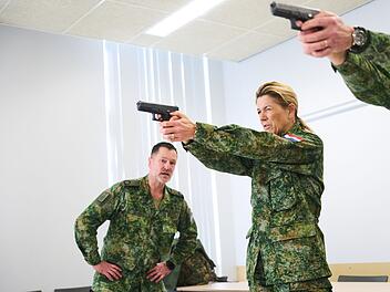 K&ouml;nigin M&aacute;xima startet Ausbildung als Reservistin