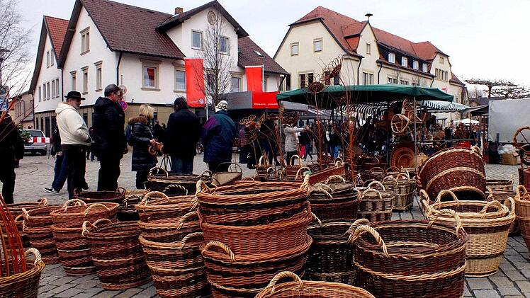 Körbe für jeden Bedarf fanden beim Sander Korb- und Weinmarkt ihre Käufer.