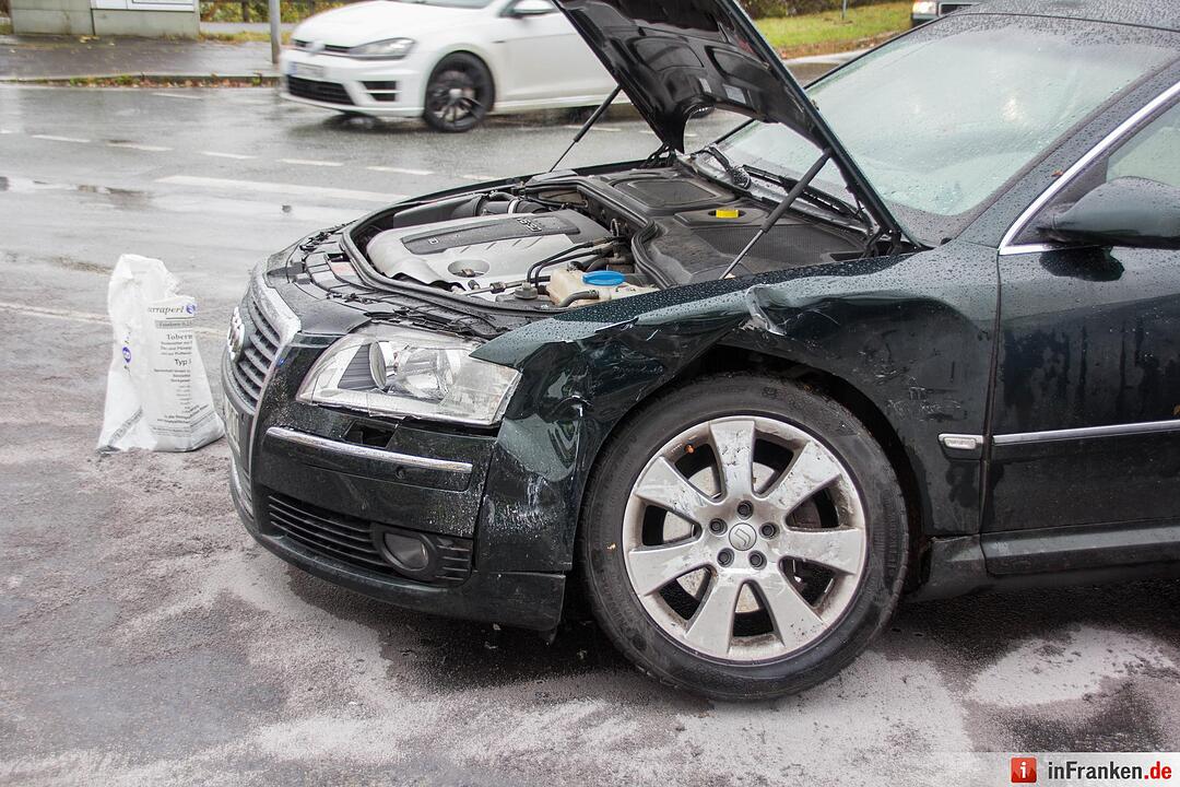 Kollision nach mutmaßlichem Rotlichtverstoß – Eine Person schwer verletzt