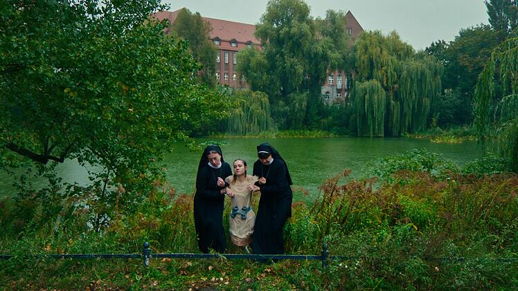 Katharina (Lea Drinda) entwickelte schon früh eine Faszination für den Tod.