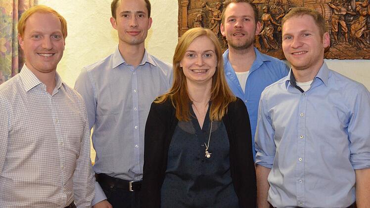Der neue Vorstand des Weinbauvereins Ramsthal: (von links) Markus Lomb (Schriftführer), Alexander Unsleber (Kassier), Ilona Gößmann-Schmitt (Kassiererin), Sebastian Greubel (2. Vorsitzender.) und 1. Vorsitzender Lorenz Neder. Foto: Andreas Lomb