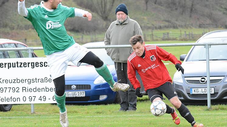 Impressionen vom Spiel SV Riedenberg - FC Fuchsstadt - vor dem Schnee. Foto: ssp