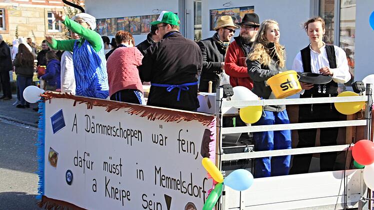Ein Wirtshaus fehlt im Dorf. Die BRK-Bereitschaft bedauerte dies und brachte es zum Ausdruck. Foto: Helmut Will