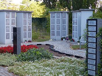 Die Urnenstelen auf dem  Friedhof in Forchheim Foto: Pauline Lindner