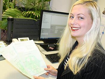 Tanja Schottdorf sieht bei der Stadt Bad Kissingen erweiterte Führungszeugnisse von Ehrenamtlichen ein und stellte Bescheinigungen für die Vereine aus. Bislang gab es aber erst rund zehn Anfragen. Foto: Ralf Ruppert