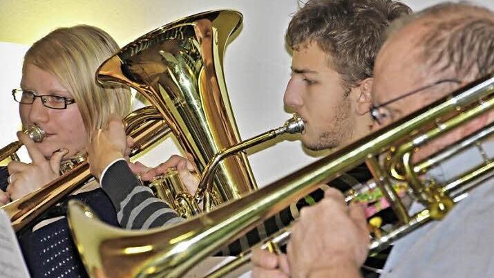Der Posaunenchor Ebern gestaltete mit seinem Leiter Matthias Schad den Dankabend im evangelischen Gemeindehaus mit.