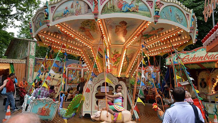 Volksfeste, Kirchweihen und andere Großevents: Nach Ostern feiern die Franken viele Feste. Diese großen Feste kann man in Franken im Frühling besuchen. Foto:Ronald Rinklef
