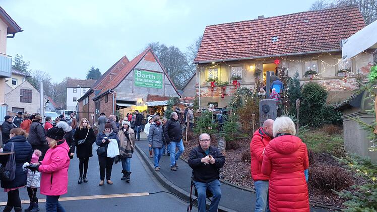 Altes H&auml;usle erstrahlt im Lichterglanz. Foto: Philipp Bauernschubert