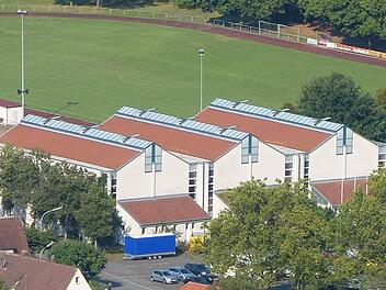 Die Tuchanger-Sporthalle in Zeil: Sie soll das zweite Impfzentrum im Kreis Haßberge werden (neben Hofheim).  Klaus Schmitt/Archiv