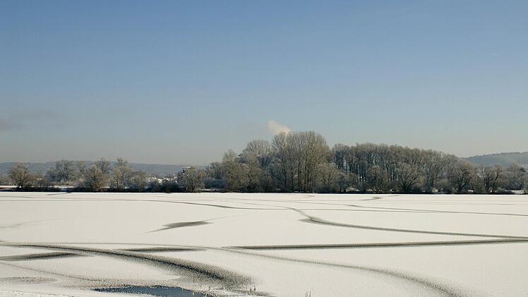 Auch im Winter ein Hingucker, der Ebinger BaggerseeFoto: Renate Neubecker