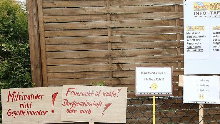 Die Plakate für eine Pro-Markt-Demo mussten nicht hervorgeholt werden. Foto: Michael Stelzner