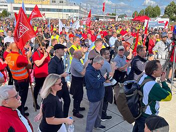 ZF-Pläne lösen massive Proteste aus: Tausende gehen in Franken auf die Barrikaden
