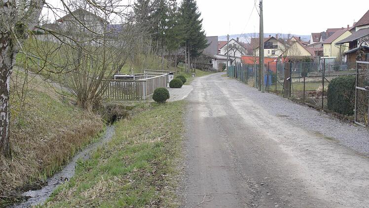 Für eine Beleuchtung des Wegs "An den Gärten" warb bei der Versammlung Edgar Wolf. Foto: heg