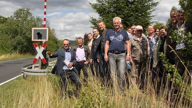 Impressionen vom Ortstermin des Zeitlofser Gemeinderats zur Straßensanierung am 28. Juli 2015. Foto: Ulrike Müller