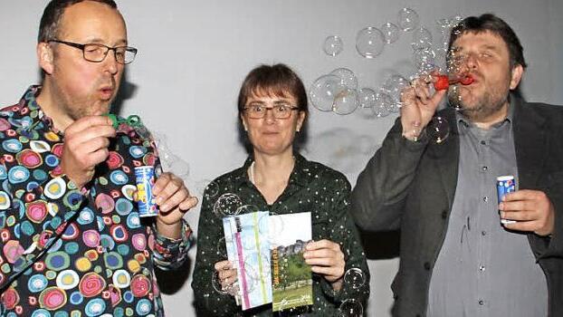 Pastoralreferent Josef Ellner und die evangelischen Seelsorger Pfarrerin Anja Bautz und Pfarrer Helmuth Bautz stellten das Jahresprogramm der Kur- und Urlauberseelsorge vor. Foto: Gerda Völk