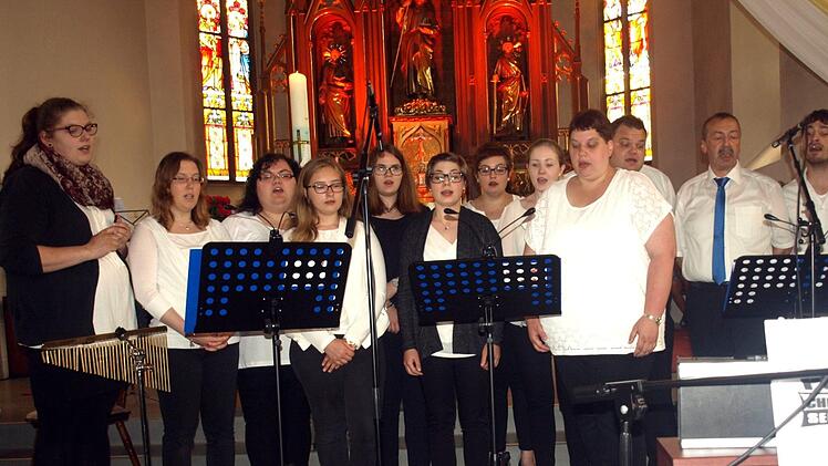 Der Chor im Jubiläumsjahr beim Konzert "Wir sind Gottes Melodie". Foto: Susanne Deuerling