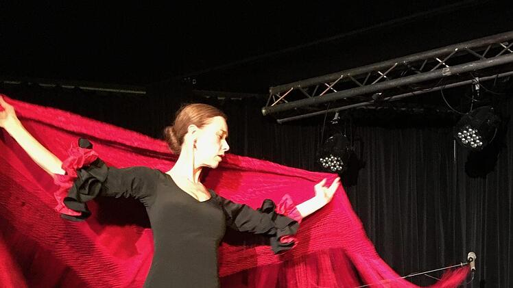 Barbara Puppa tanzt Flamenco zur Musik des Trios Agua y Vino  beim spanischen Abend. Foto: Hans Dietrich Unger