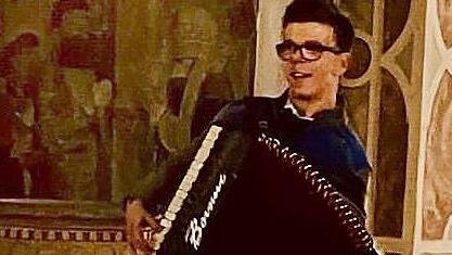 Nils Bauer bei seinem Konzert am Akkordeon.