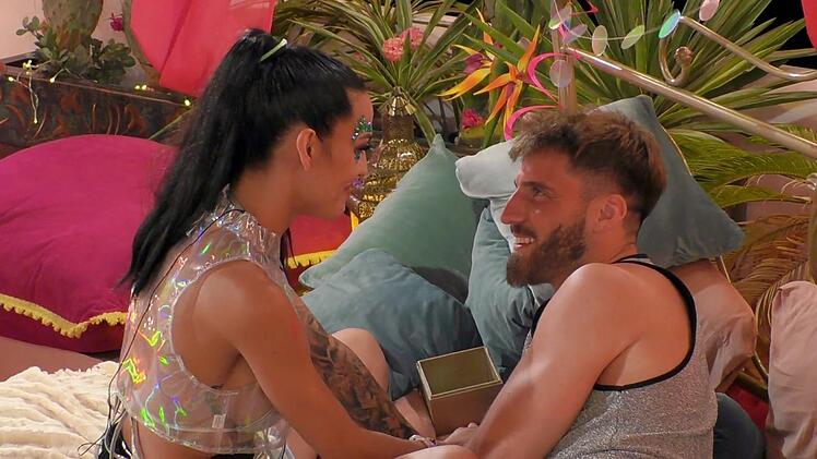 Zwischen Elena und "Papa" stimmen die Vibes