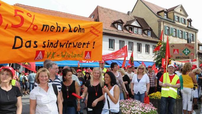 Rund 2500 Demonstranten nahmen an der Kundgebung in der Wunderburg teil. Foto:  RiegerPress