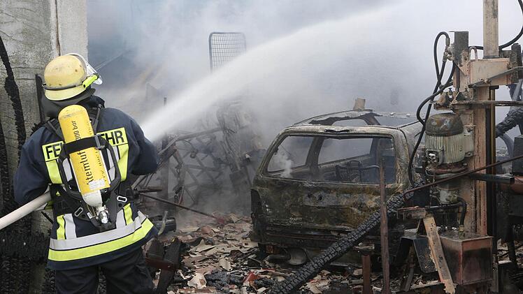 Brand in Scheune in Unteroberndorf Foto: News5 / Herse