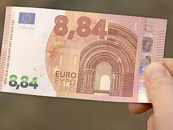 So einen Geldschein gibt es natürlich nicht, aber die Gewerkschaft Nahrung, Genuss, Gaststätten (Bezirk Unterfranken) macht damit auf den neuen Mindestlohn von 8,84 Euro aufmerksam.  Foto: NGG