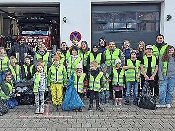Diese jungen M&uuml;llsammler leisteten einen Beitrag f&uuml;r ein sauberes Ortsbild.