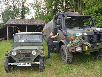 Wolfgang Daum ist Liebhaber von älteren Militärfahrzeugen. Gerne präsentiert er seinen Jeep der US-Army Ford Mutt M 151 A2 und den Unimog 1300L. Foto: K.-H. Hofmann