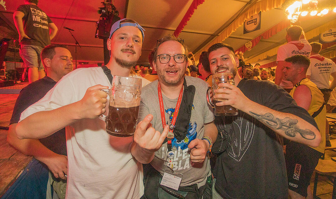 Musik im Festzelt gab es mit der Band "KLOSTERGOLD"