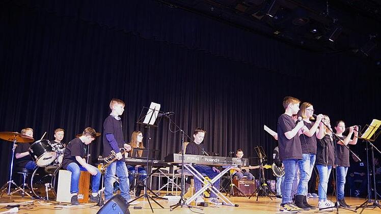 Die Bandklasse 5 "Bass(t) scho!" der Gottfried-Neukam-Mittelschule Kronach