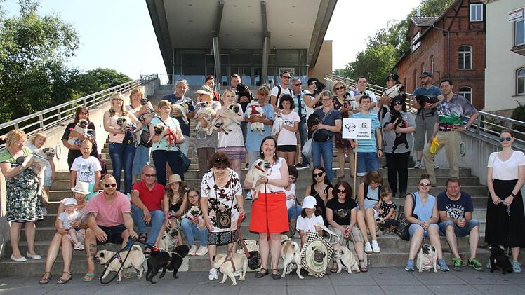 Gruppenfoto vom 6. Coburger MopstreffenDesombre