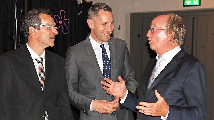 Geschäftsführer Thomas Hillebrand (links) und Beiratsvorsitzender René van Diessen (rechts) im Gespräch mit Bürgermeister Martin Bernreuther Foto: Katharina Müller-Sanke