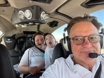 Nürnberg: "Flying Hope" Pilot fliegt schwerkranken Jungen nach Hause - "jetzt ist die Welt in Ordnung" Nürnberg: "Flying Hope" Pilot fliegt schwerkranken Jungen nach Hause - "jetzt ist die Welt in Ordnung"