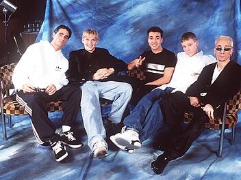 Die 90er-Jahre waren das große Jahrzehnt von Boybands wie den Backstreet Boys (Bild). Doch ausgerechnet eine langhaarige Großfamilie, damals von einigen als "singende Altkleidersammlung" verunglimpft, machte ihnen hierzulande den Musikthron streitig - die Kelly Family.