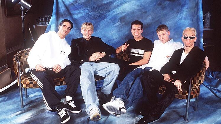 Die 90er-Jahre waren das große Jahrzehnt von Boybands wie den Backstreet Boys (Bild). Doch ausgerechnet eine langhaarige Großfamilie, damals von einigen als "singende Altkleidersammlung" verunglimpft, machte ihnen hierzulande den Musikthron streitig - die Kelly Family.