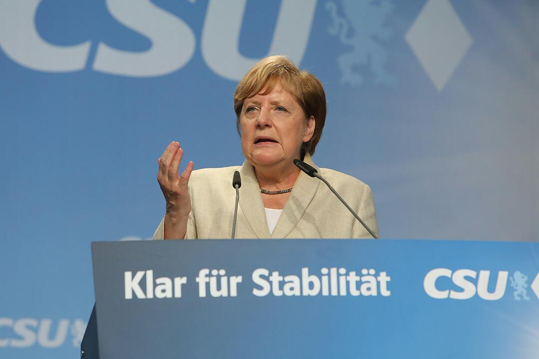 Jubel und Pfiffe für Angela Merkel in Erlangen