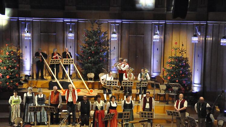 Seit Jahrzehnten ist die Fränkische Weihnacht im Großen Saal des Regentenbaues ein Spiegelbild fränkischer Weihnachtskultur vergangener Jahrhunderte. Foto: Peter Klopf