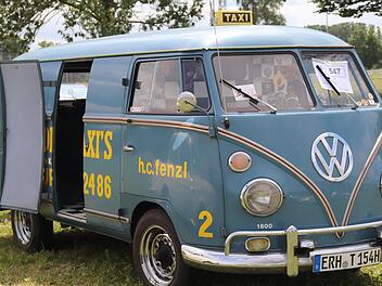 Ein Bulli-Taxi! Wenn das kein Liebhaberstück ist. Fotos: Johanna Blum