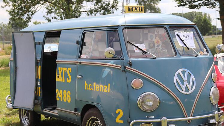 Ein Bulli-Taxi! Wenn das kein Liebhaberstück ist. Fotos: Johanna Blum