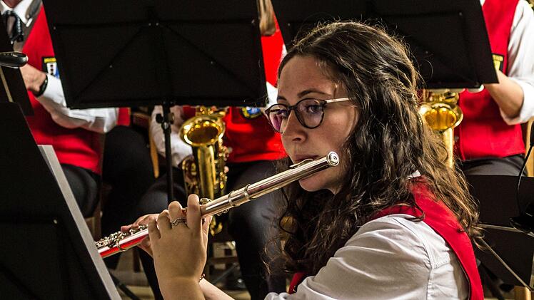 Reichlich Applaus erhielt das Musikverein Stadt Rödental unter Leitung von Lena Wegener bei seinem Konzert in der Heilig-Kreuz-Kirche Coburg.Foto: Jochen Berger