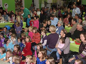 Die Bibliothek feierte - und viele feierten mit.  Foto: Gerd Schaar