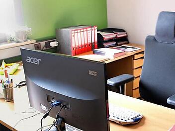 Das Büro des Bürgermeisters von Theres: Wer nimmt künftig diesen Platz ein? Die Thereser Bürger entscheiden am Sonntag.  Foto: Klaus Schmitt