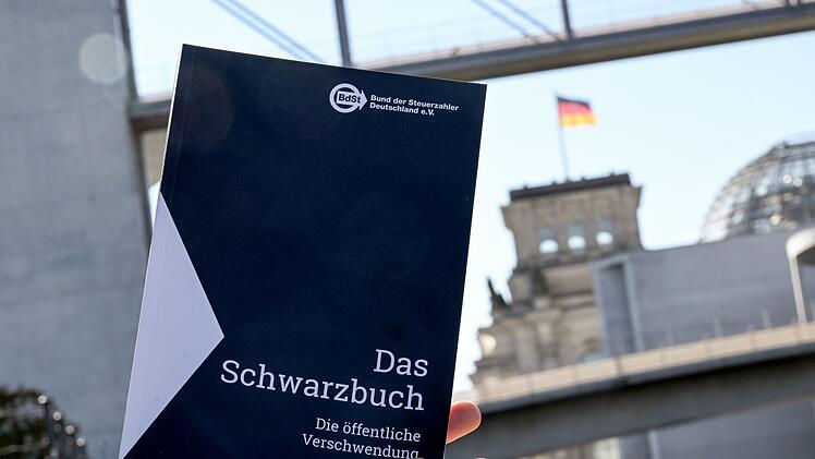 Bund der Steuerzahler stellt das «Schwarzbuch 2025/26» vor