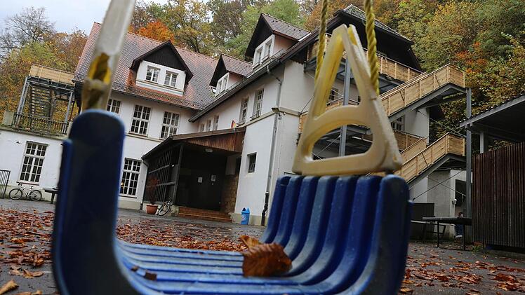 Der Beschluss vom Mai, Bambergs Jugendherberge zu sanieren, wird erst einmal verschoben. Statt dessen soll hier ein Jugendkulturzentrum entstehen, das ohne Personal auskommt.  Foto: Mattthias Hoch