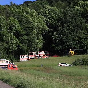 Traktor kippt bei Falkenberg um - 13 Verletzte